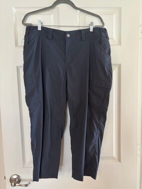 Duluth Trading Pants Womens  Blue Capri Cargo Pockets Nylon/Spandex Size 16W